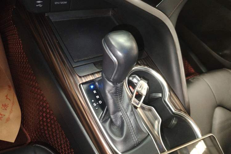 Used Toyota Camry 2018 2.0G Luxury Edition
