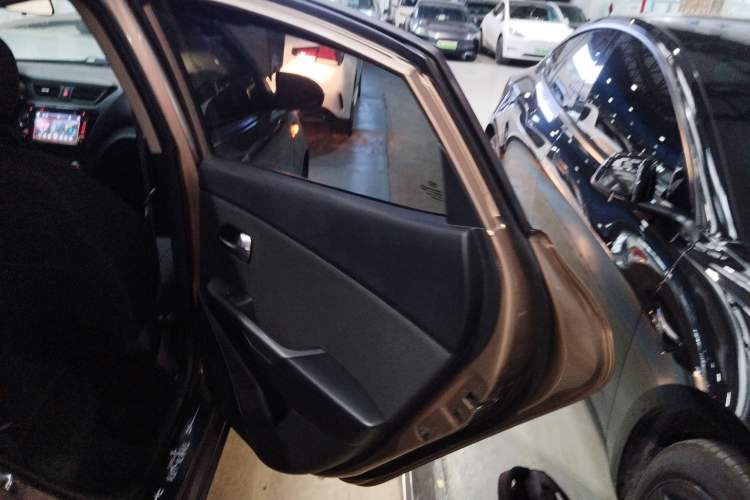 Used Kia K2 2015 Sedan 1.4L Automatic GLS
