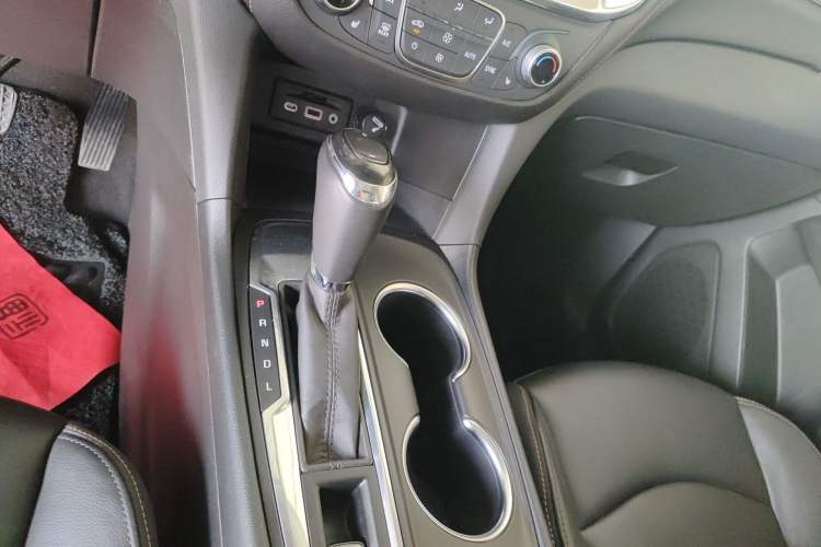 Used Chevrolet Equinox 2019 535T Automatic YuJie Edition China VI Gear Lever