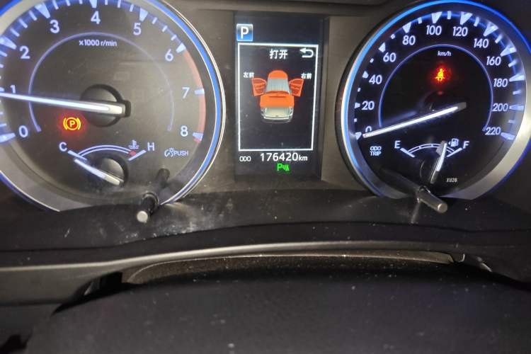 Used Toyota Highlander 2018 2.0T Four-Wheel Drive Prestige Version 7 Seats China VI Standard Odometer Close Up