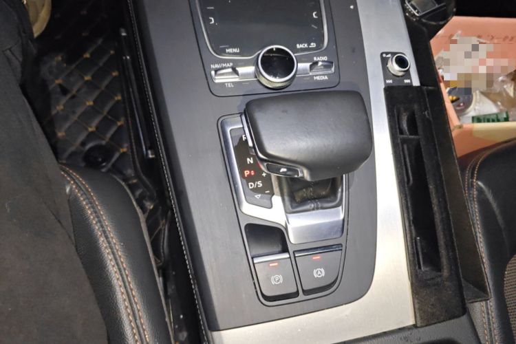 Used Audi Q5L 2018 40 TFSI Prestige Fashion Edition China VI Gear Lever