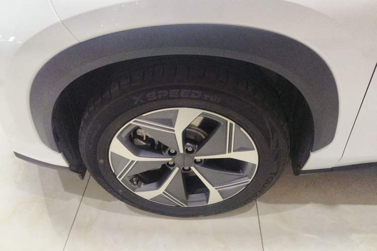 Used AION V 2023 Plus 70 Smart Edition Ternary Lithium Left Front Wheel Hub