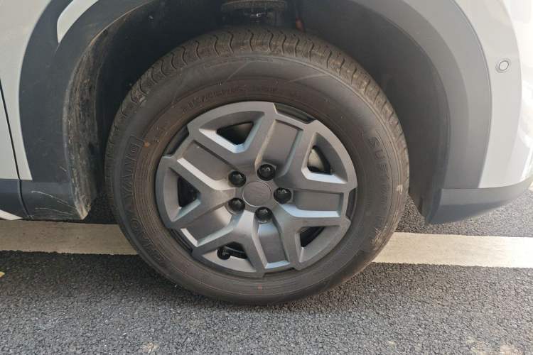 Used BYD Yuan UP 2025 Intelligent Driving Version 401 KM Dynamic Edition Right Front Wheel Hub