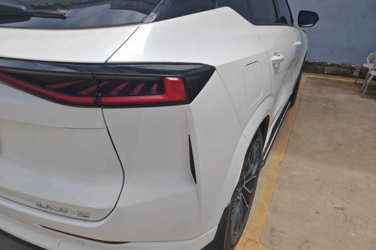 Used CHANGAN UNI-Z New Energy 2025 Model, Smart New Blue Whale 125km Battleship+ Version Right Rear Taillight