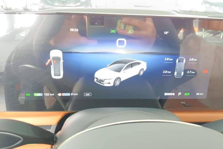 Used VOYAH PASSION 2024 PHEV Four-Wheel Drive Ultra-Long Range Executive Edition
