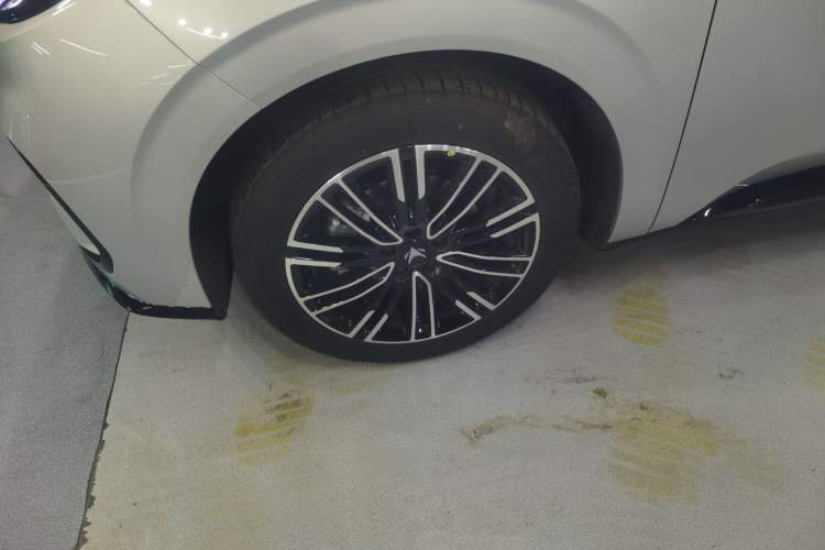 Used ARCFOX T1 2025 Model 425 PLUS