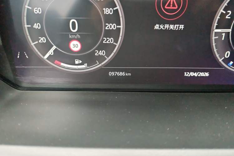 Used Land Rover Discovery 2019 3.0 SC V6 HSE Odometer Close Up