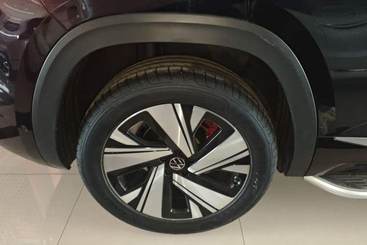 Used Volkswagen Teramont X 2024 380TSI All-Wheel Drive Longyao Edition Right Rear Wheel Hub