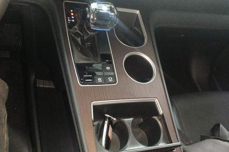 Used Toyota Granvia 2024 2.5L Hybrid Prestige PLUS Four-Wheel Drive Version