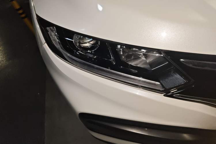 Used Honda XR-V 2015 1.8L EXi CVT Comfort Version Right Front Headlight