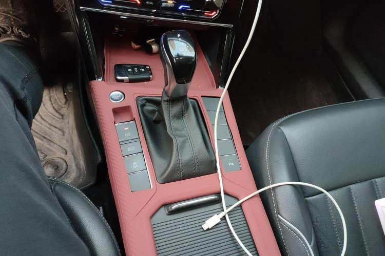 Used Volkswagen Passat 2023 330TSI Elite Edition Gear Lever