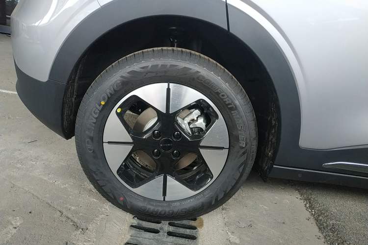 Used Geely Galaxy Geome 2026 Model 310km Dream Edition Right Rear Wheel Hub