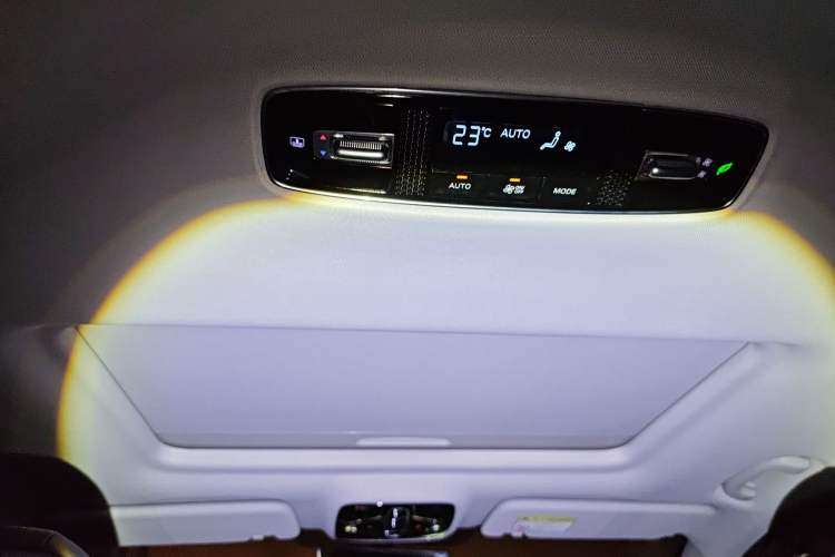 Used Roewe iMAX8 2022 400TGI Flagship Edition Headliner