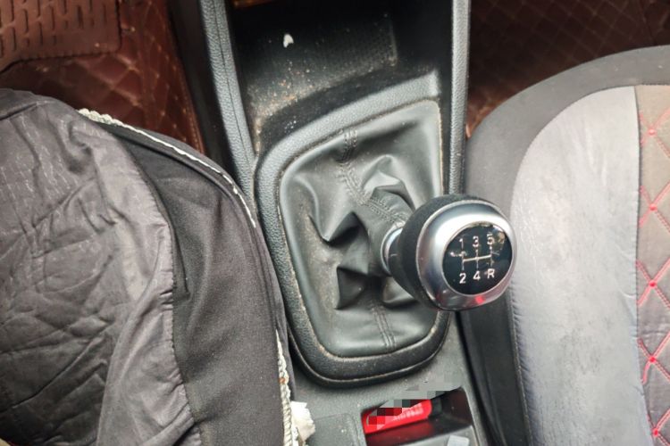 Used Hyundai Verna (older generation) 2017 1.4L Manual Colorful Skyroof Version China V Standard Gear Lever