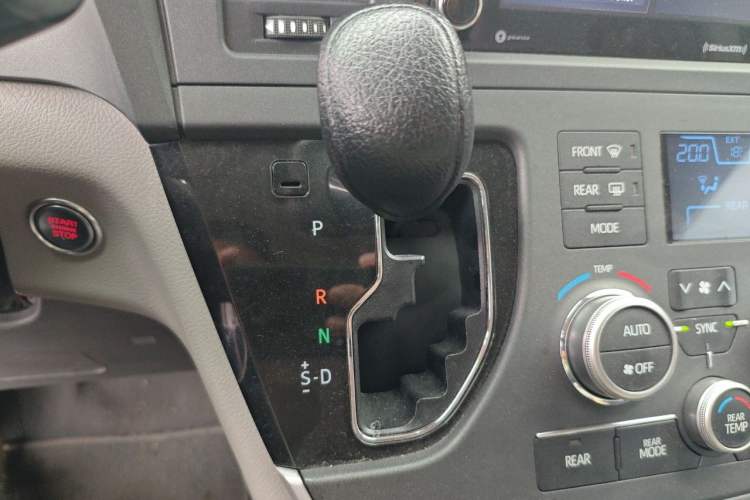 Used Toyota SIENNA 
