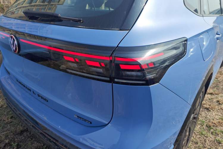 Used Volkswagen Tiguan L 2024 PRO 380TSI Four-Wheel Drive R-Line Prestige Edition Right Rear Taillight