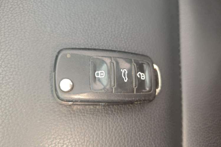 Used Volkswagen Polo 2016 1.6L Automatic Comfort Model
