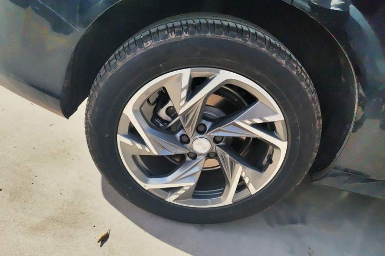 Used Hongqi HS3 PHEV 2025 Model 117km Jingwei Edition Right Rear Wheel Hub
