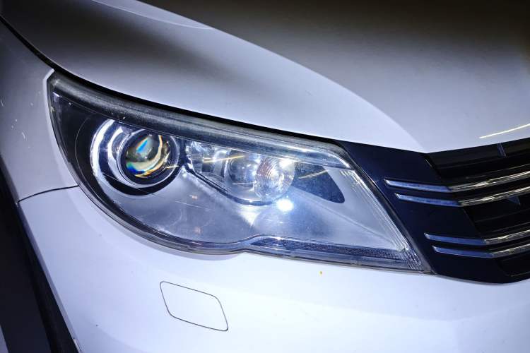 Used Volkswagen Tiguan 2012 2.0 TSI Automatic All-Wheel Drive Flagship Edition Right Front Headlight