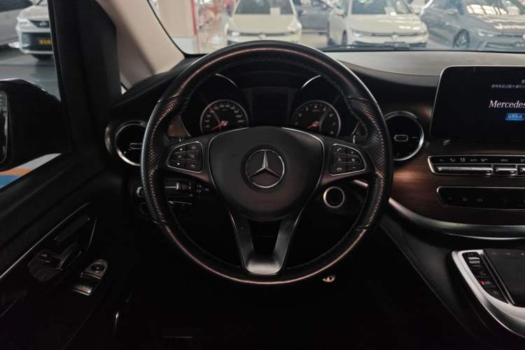 Used Mercedes-Benz V-Class 2021 V 260 Prestige Edition Steering Wheel
