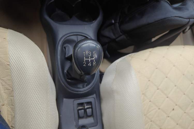 Used Venucia R30 2014 1.2L Manual Enjoyment Edition