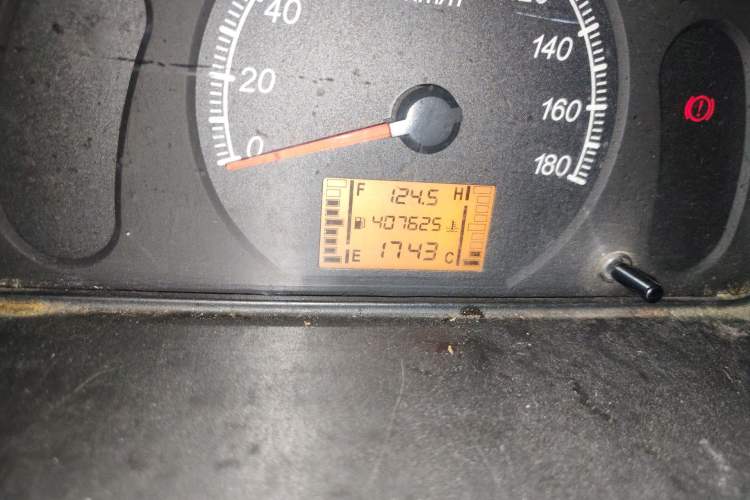 Used Wuling Zhiguang 2013 1.0L Practical Version Odometer Close Up