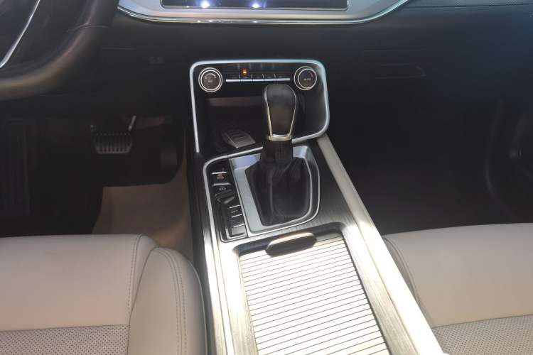 Used Geely Auto Binray 2018 14T CVT Binyi Edition Gear Lever