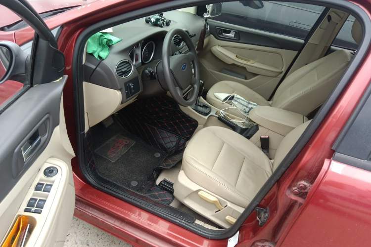 Used Ford Focus 2011 Hatchback 1.8L Automatic Fashion Edition Driver Seat