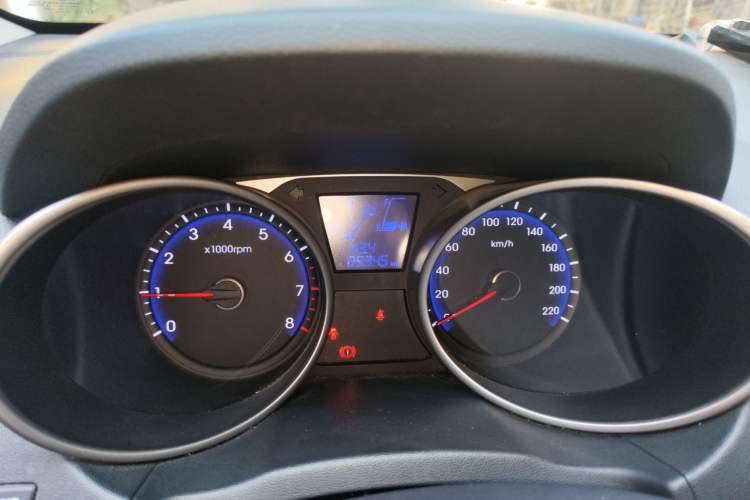 Used Hyundai ix35 2013 2.0L Automatic Two-Wheel Drive Smart GLS China IV Standard Odometer Close Up