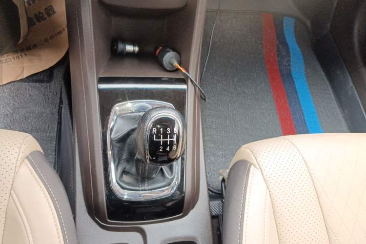 Used Baojun 310W 2017 1.5L Manual Fashion Model China V