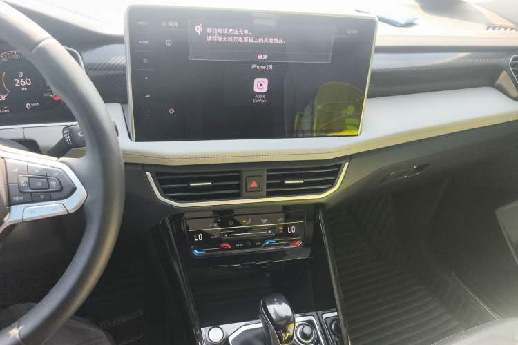 Used Volkswagen Tayron 2024 330TSI Two-Wheel Drive Luxury Plus Advanced Version Audio And AC Panel