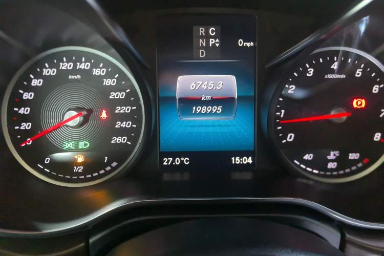 Used Mercedes-Benz V-Class 2020 V 260 Avantgarde Edition Odometer Close Up