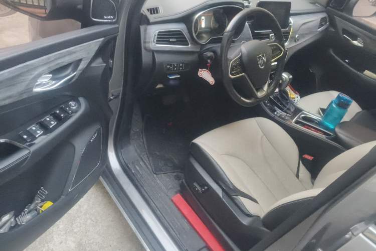 Used Baojun 730 2017 1.5T DCT Flagship Model 7 Seats China V Emission Standard Driver Seat