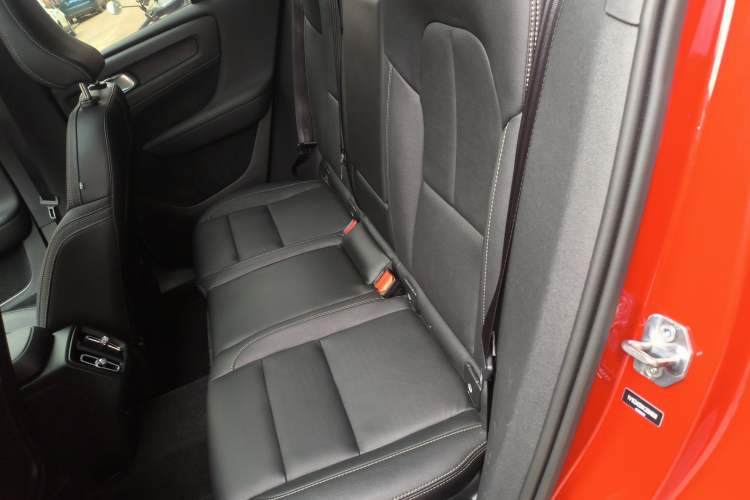 Used Volvo XC40 2019 T4 4x4 Midday Lava Red
