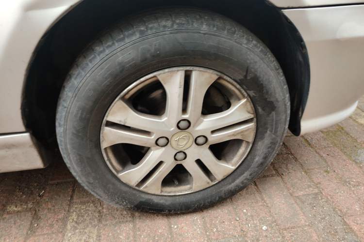 Used Geely Auto Liberty Ship 2011 1.3L Manual Fashion Edition Right Front Wheel Hub