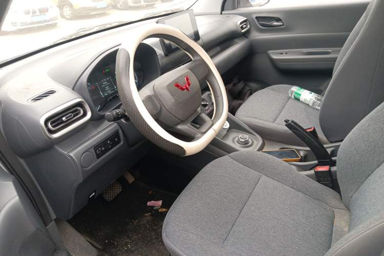Used Wuling Hongguang New Energy 2025 Extended-Range Hybrid 50 km Standard Version Left Front Seat