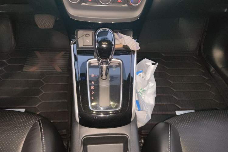 Used Nissan Sylphy 2019 1.6XV CVT Smart Connect Luxury Edition China VI Standard Gear Lever