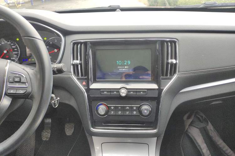 Used Roewe RX5 2018 20T Two-Wheel Drive Manual Flagship Edition