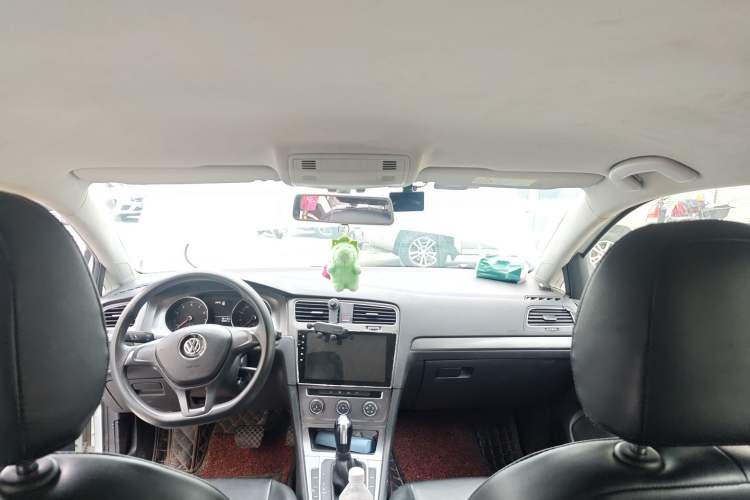 Used Volkswagen Golf 2016 1.6L Automatic Fashion Model
