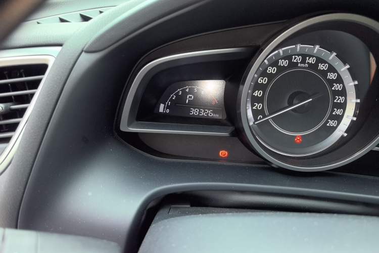 Used Mazda CX-4 2016 2.0L Automatic 2WD Blue Sky Dynamic Edition Odometer Close Up