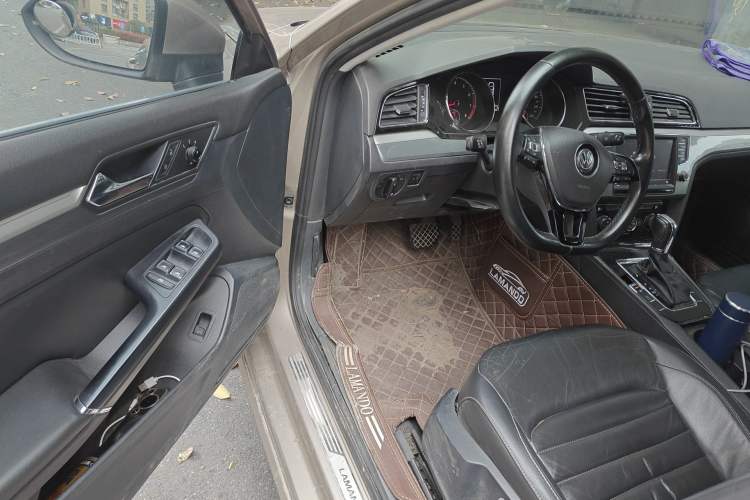 Used Volkswagen Lamando 2018 280TSI DSG Comfort Edition Driver Seat