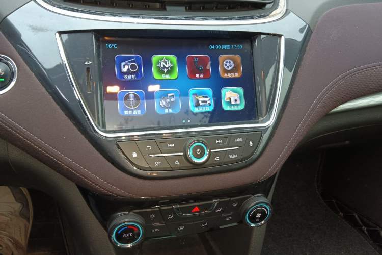 Used Chevrolet Malibu 2017 1.5T Automatic Luxury Edition Audio And AC Panel