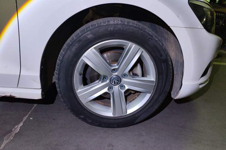 Used Volkswagen Lamando 2015 230TSI DSG Fashion Edition Right Front Wheel Hub