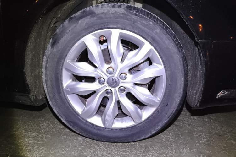 Used Citroen C5 2013 2.3L Automatic Zunyu Model Right Front Wheel Hub