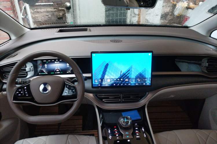 Used Denza D9 2022 DM-i 970 Four-Wheel Drive Prestige Model Center Console