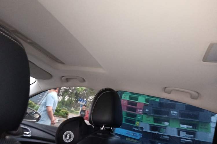 Used Roewe i5 2020 1.5L Automatic 4G Connect Luxury Flagship Edition Headliner