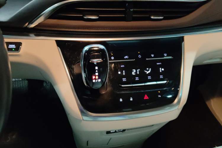 Used Buick GL8 2021 Land Cruiser Executive Class 652T Luxury Model Gear Lever