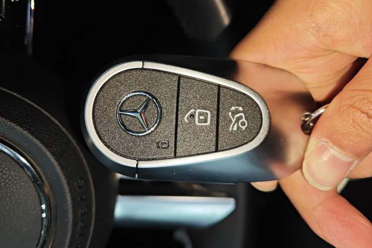 Used Mercedes-Benz C-Class 2024 C 200 L Sport Edition Vehicle Key