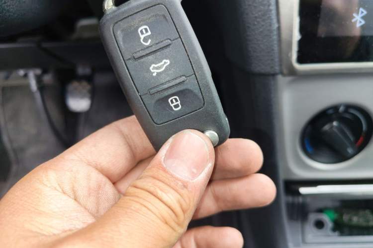 Used Volkswagen Lavida 2013 Restyled Classic 1.6L Manual Comfort Edition Vehicle Key