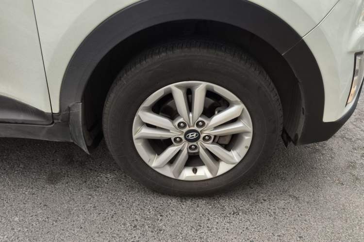 Used Hyundai ix25 2015 1.6L Automatic Two-Wheel Drive Fashionable GS Model Right Front Wheel Hub